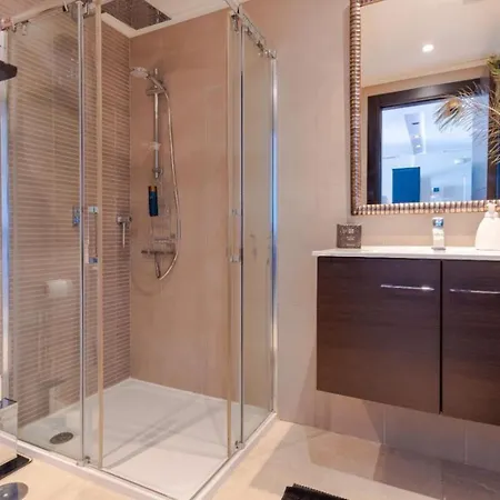 High-end Luxury With Views And Golf דירה