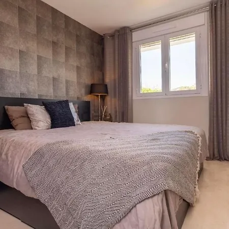 High-end Luxury With Views And Golf דירה