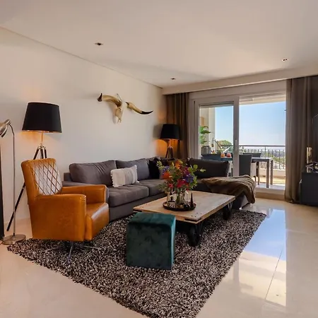 High-end Luxury With Views And Golf דירה *